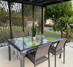 Pergola Bioclimatique avec ventelles et 5 panneaux moucharabieh, Aluminium gris anthracite, 3.60 x 3.00m, 10.80m²