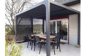 Pergola bioclimatique livrée avec des ventelles latérales aluminium mobiles pour côté 3 m, Aluminium gris anthracite, 3.60 x 3.00 m, 10.80m²